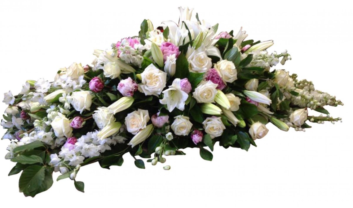 Композиция на гроб с белыми розами и лилиями 100 см