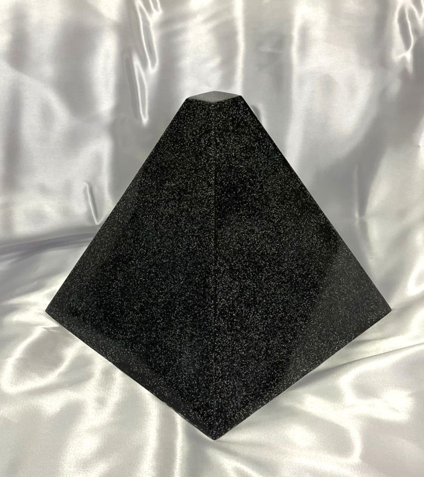 Урна для праха Пирамида серая (24 см)